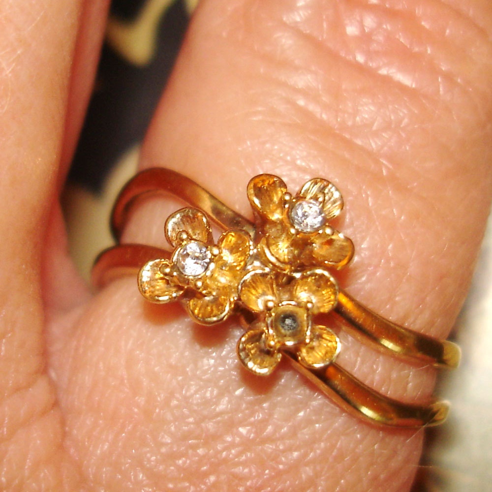 vintage AVON faux diamond gold flower ring