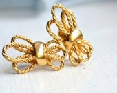 50% OFF SALE Vintage bright gold metal looped rope pattern clip on earrings