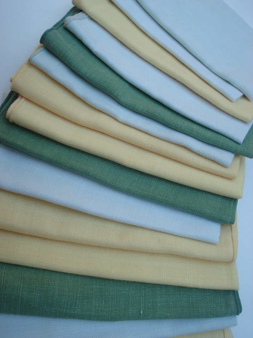 Set of 17 napkins in dark green, yellow and light green