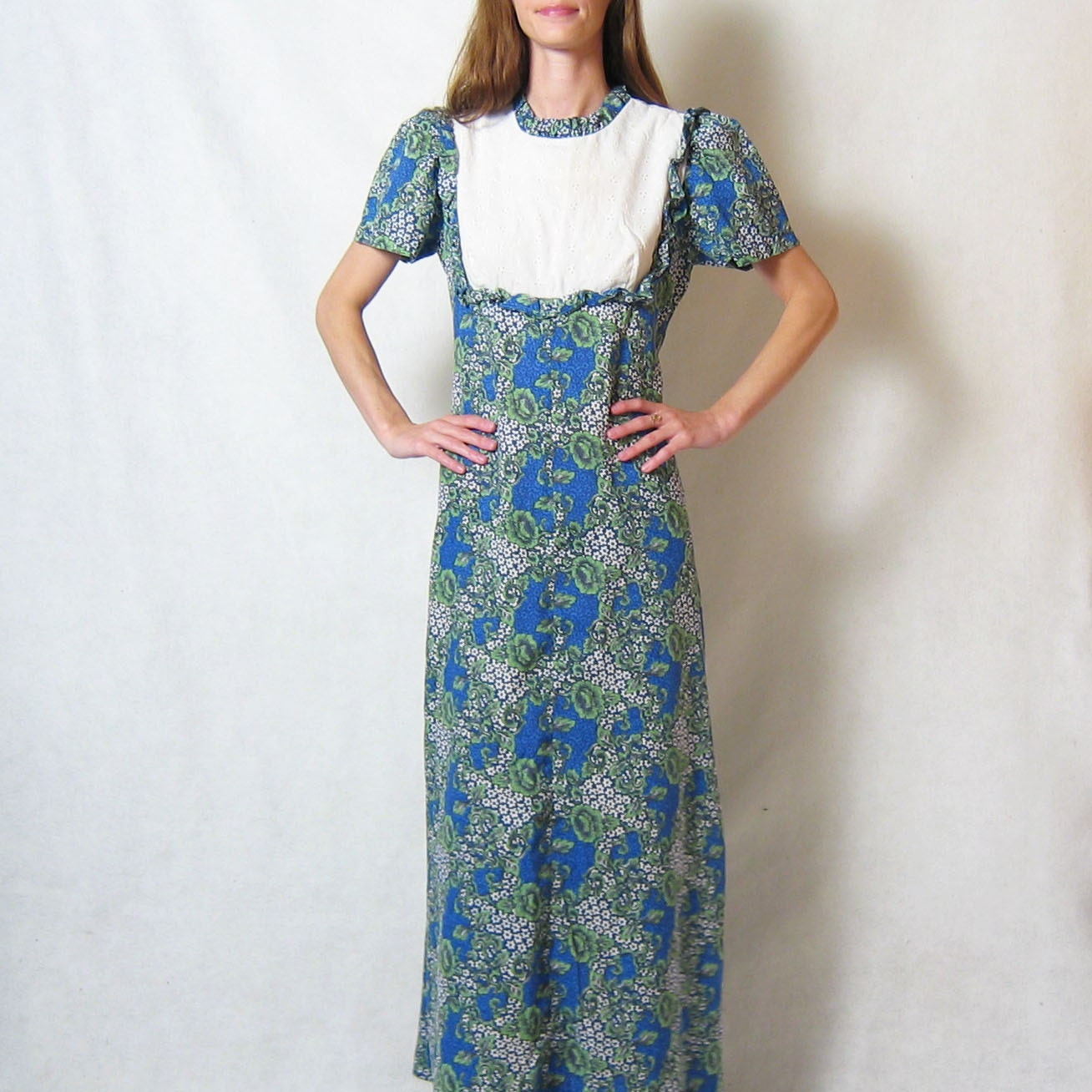 50% OFF // 1970s HAWAIIAN FLORAL eyelet lace maxi dress, s - m
