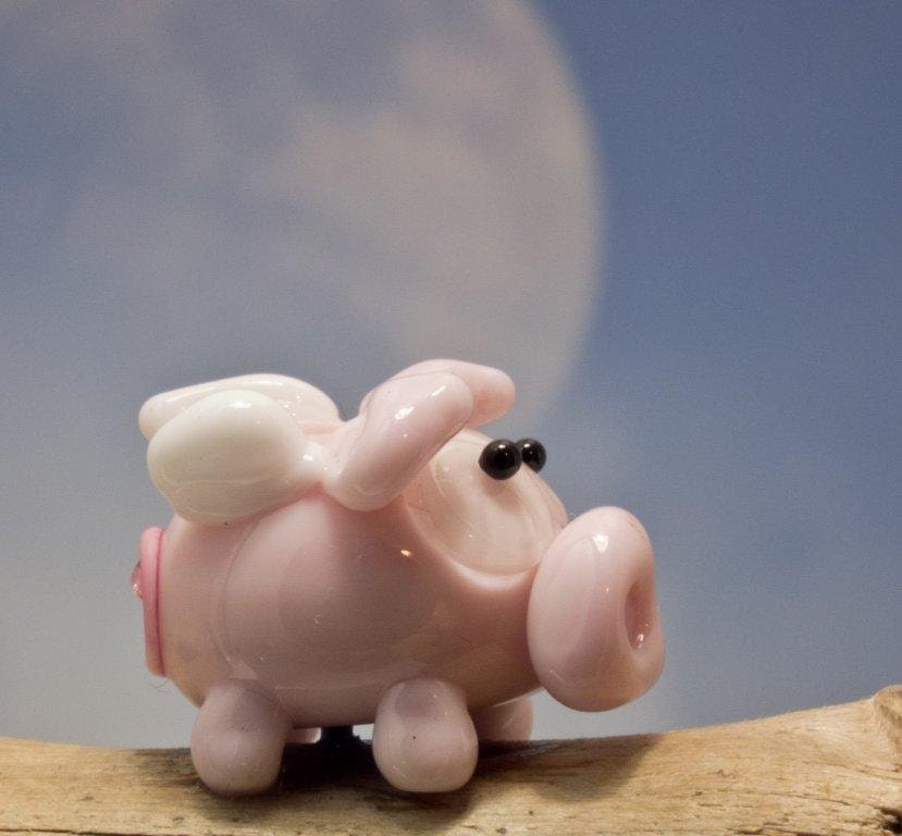 Daphne... when pigs fly.... sra...lampwork pink pig bead with wings