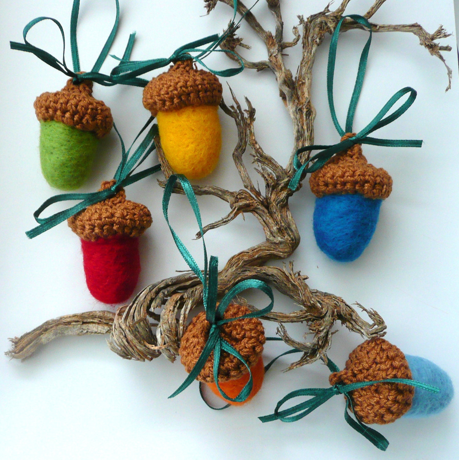 Birthday ornaments felt acorns set of 6 Big Rainbow wool tree decor kids nursery favors Weddings home decoration garland waldorf toy party