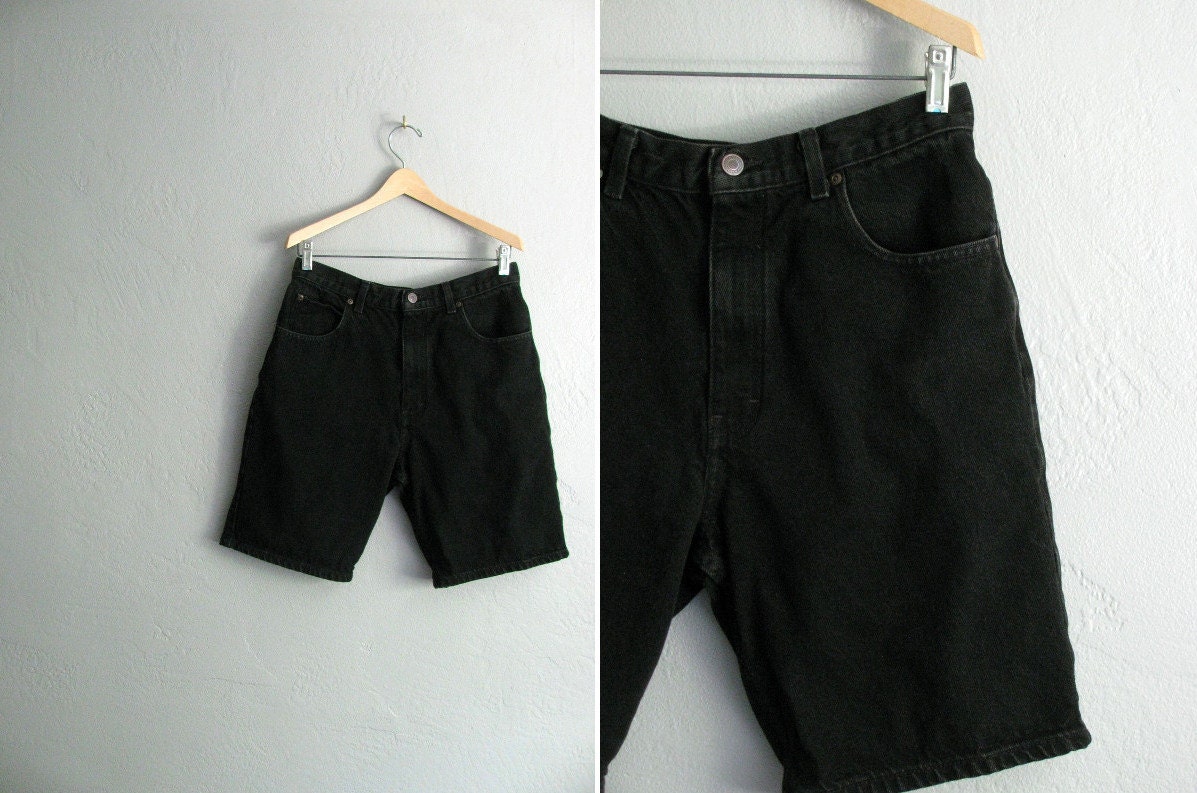 vintage men's '90s BLACK DENIM SHORTS. size s (31).