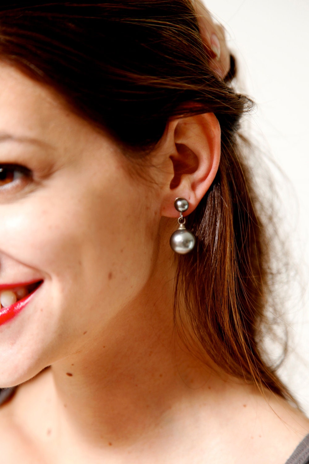 VINTAGE - 60s Grey Pearlized Earrings