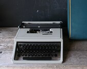 Vintage Typewriter Olivetti Underwood Letter 31 Manual Portable