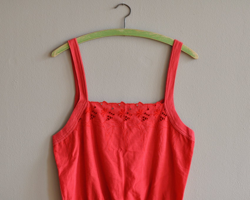 vintage tank top / flowery eylet / bright red crop top