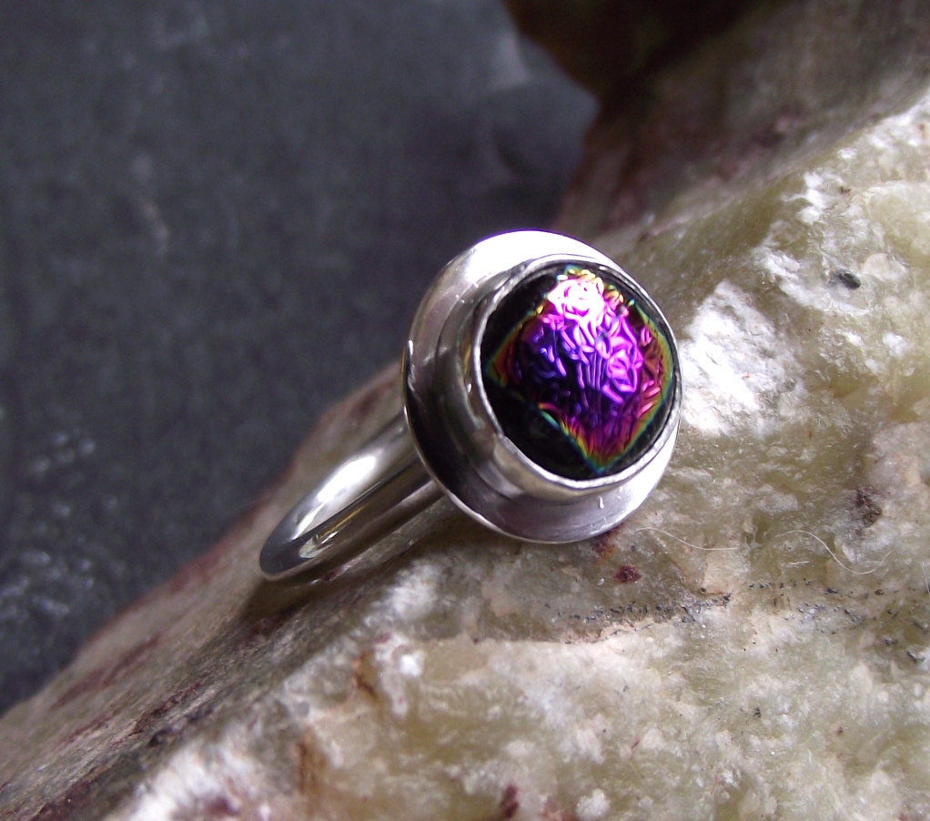 Sterling Silver Dichroic Cabochon Ring - free UK P&P