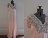 V I  N T A G E Forties Beguile and Bewitch Gown