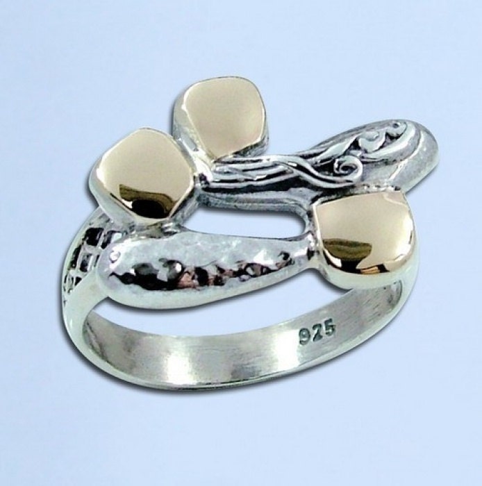 Hand Crafted Art Gold Silver Ring size 7 (s r860)