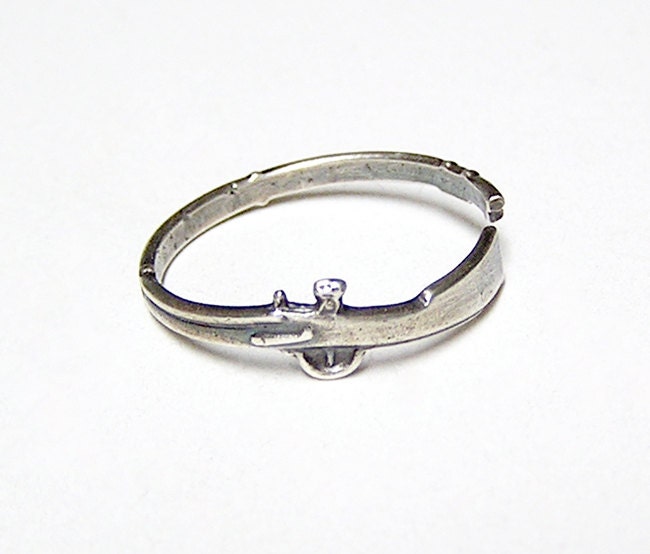 Silver SHOT GUN, Attractive little ring wraps around your finger (Sterling Silver) .925
