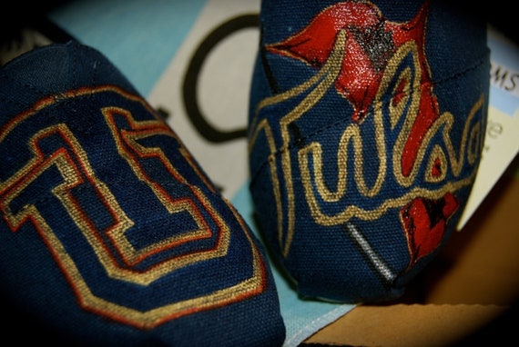 College Mascot TOMS