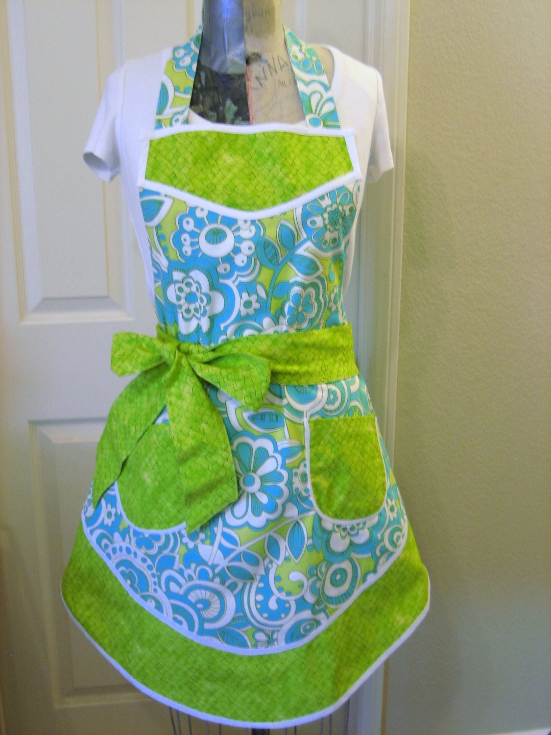 SALE Lined Retro Style Apron with Pockets by ByKristianne on Etsy