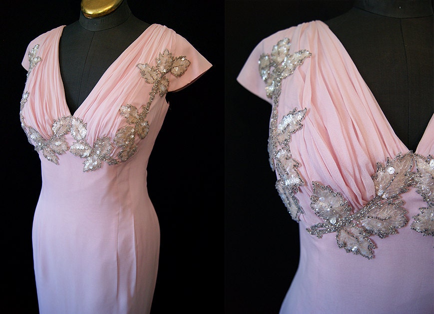 Stunning 1950's soft pink silk hourglass cocktail wedding wiggle dress with sequins and beading shelf bust vlv show stopper - size Large