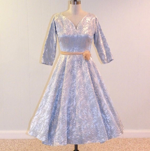 1950s Dress, 50s Silver Blue Floral Brocade Party Dress, Vintage Full Skirted Formal Cocktail Dress, Sweetheart Bust, Parklane Debs S