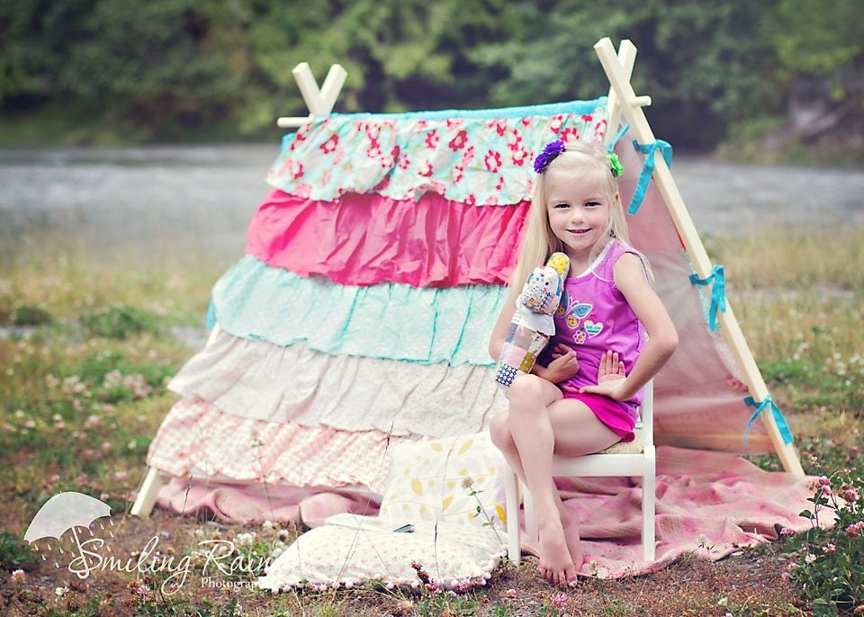 Ruffle Tent - Photo Prop - Teepee
