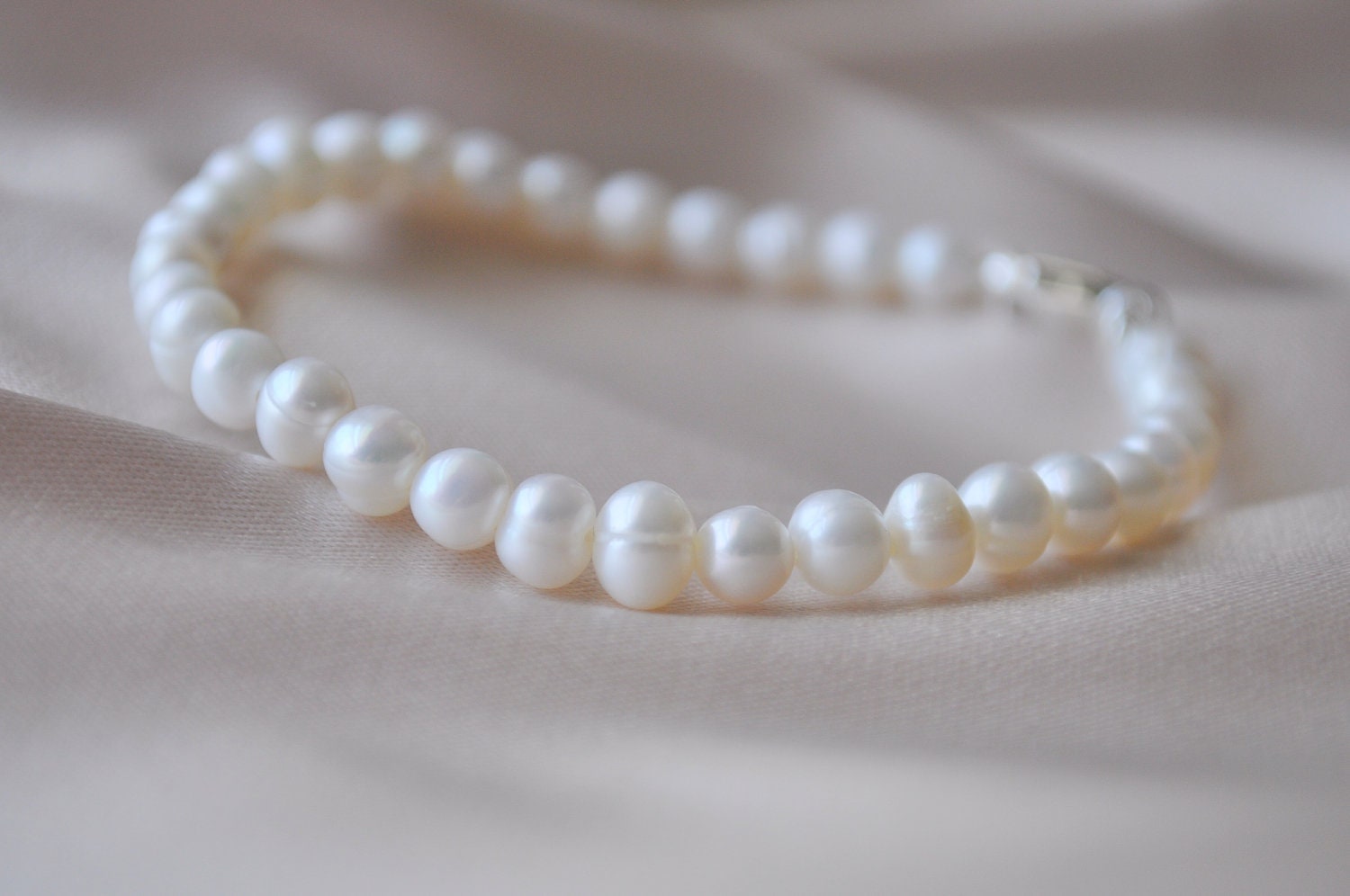 Freshwater Pearl Bracelet - classic ivory custom size - simple wedding jewelry for bride & bridesmaids