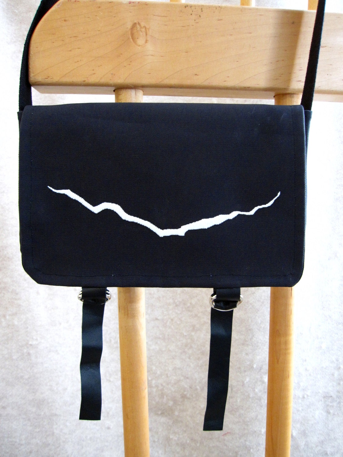 Doctor Who, The Crack in Amy's Bedroom Wall Messenger Bag