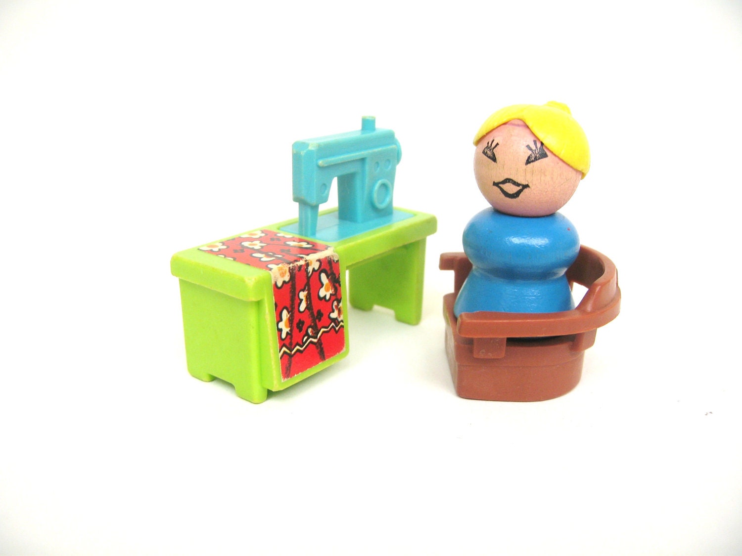 Vintage Fisher Price Sewing Machine (2)