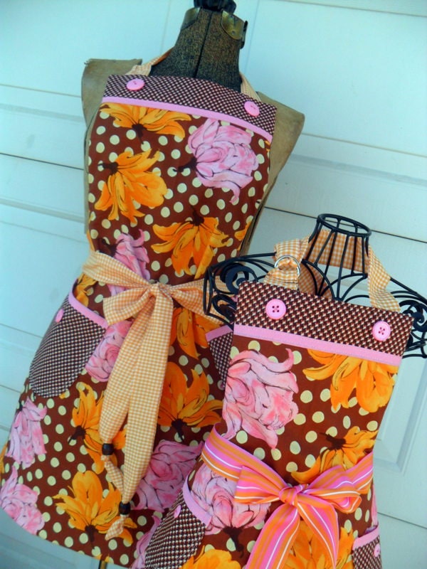 Mother Daughter Matching Reversible Apron Set Retro Modern