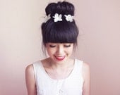 white blossom hair pins set of 3 // bridal hair clips, bridesmaid hair accessory, flower bobby pins, rustic flowers, wedding bobbies