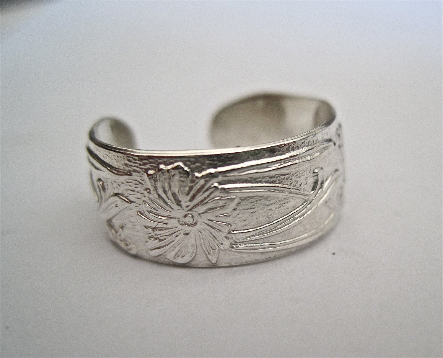 The statement toe ring