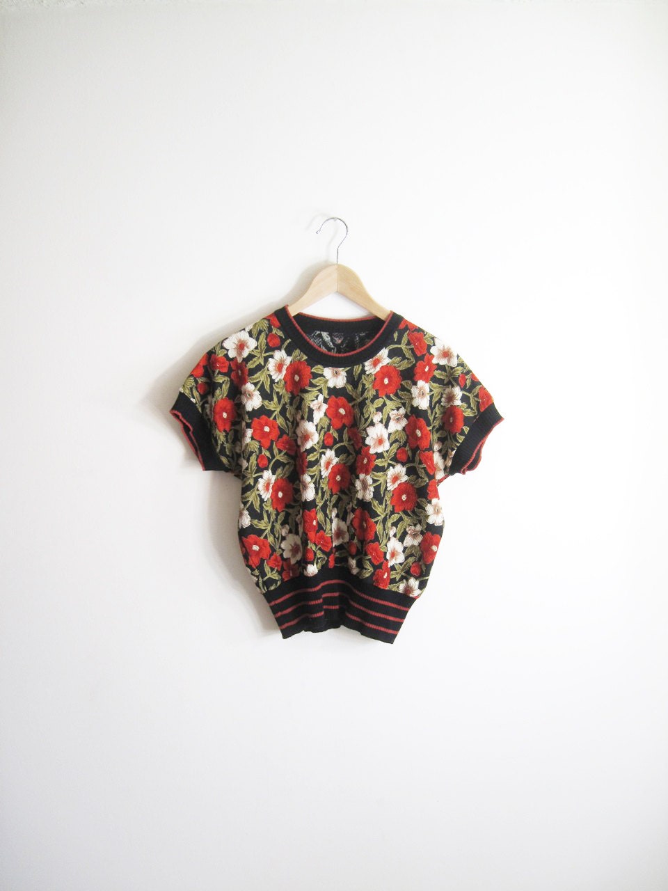 Vintage Poppy Red Green Black Floral Blouse xs-s
