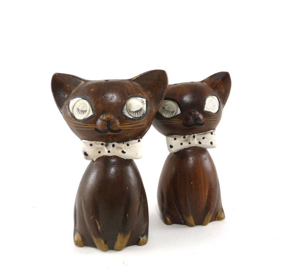 Winking cat salt and pepper shakers by Lego