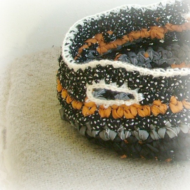 crochet bowl - black and white with orange touch - especially for halloween