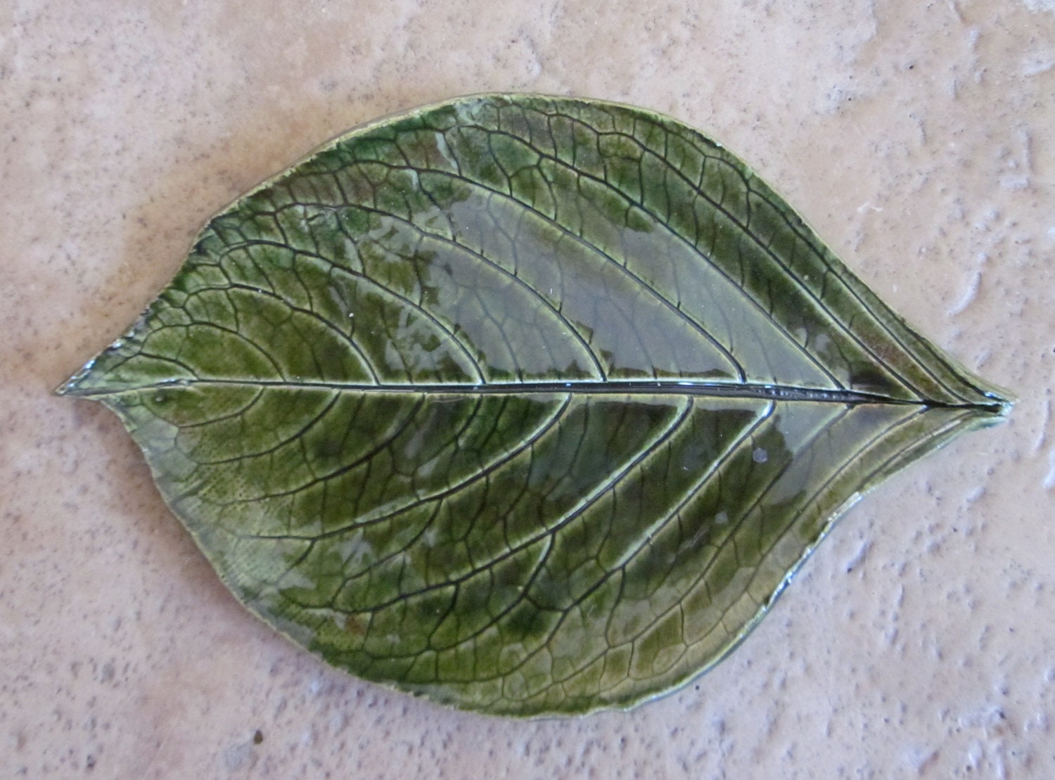 Ceramic leaf dish