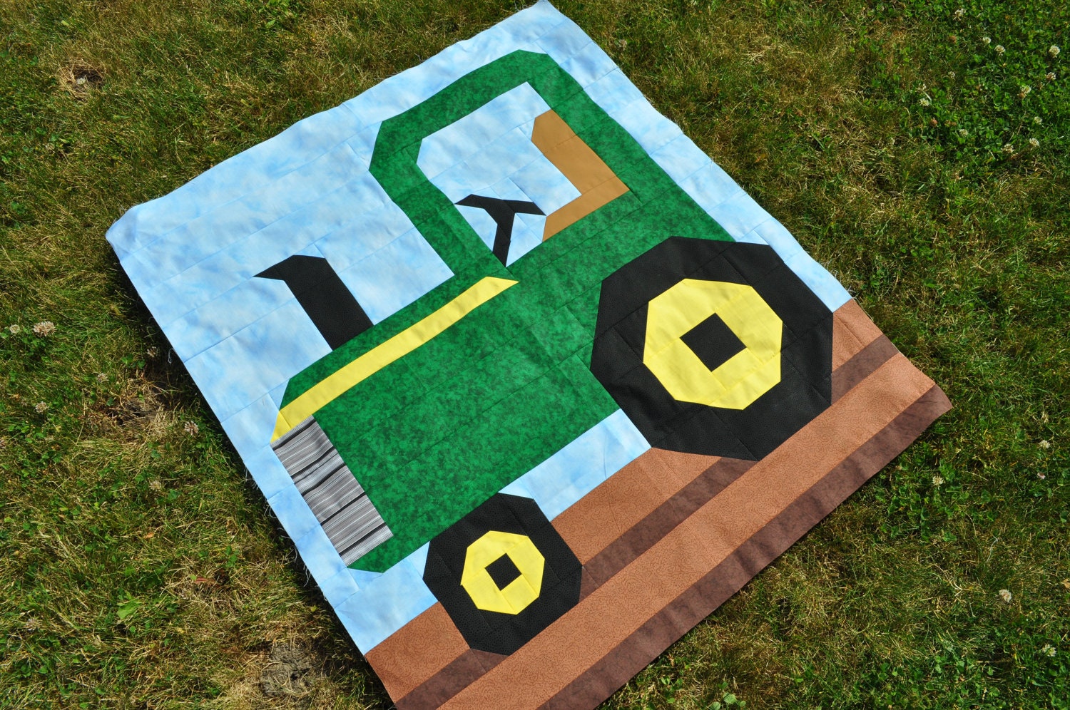 Tractor Quilt Pattern in 3 Sizes - PDF