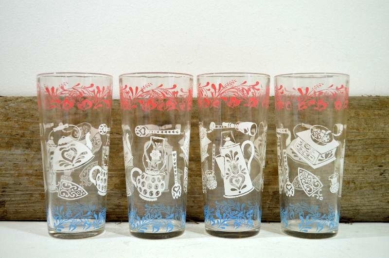 Vintage Homestead Country Kitchen Motif Pink Blue Drinking Glasses: Set of Eight