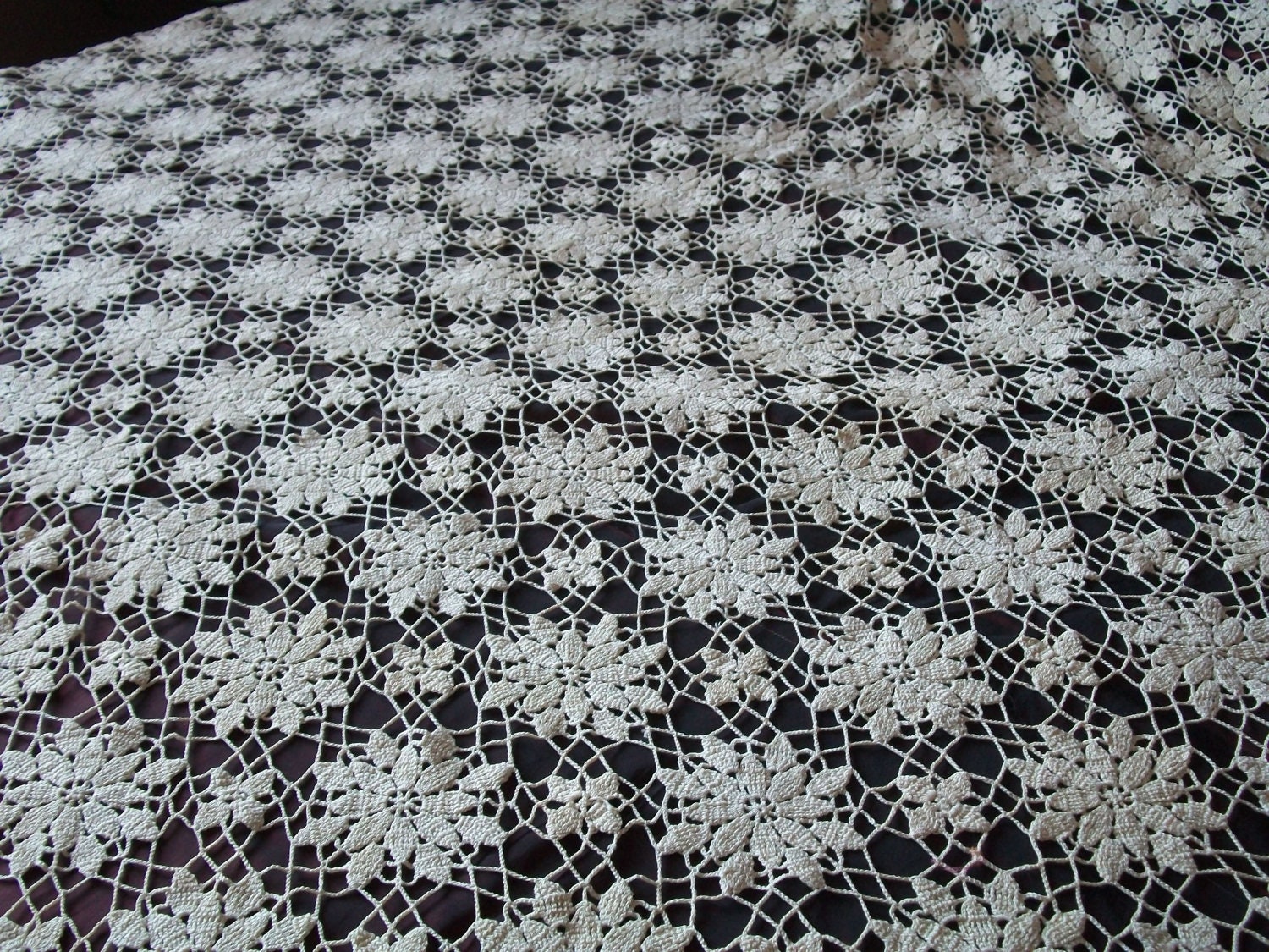 HEIRLOOM QUALITY Gorgeous Antique Vintage Handmade Crochet ECRU Tablecloth Bedspread 20s