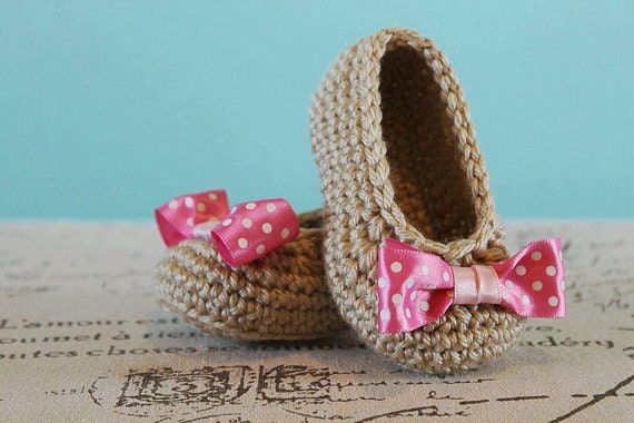 CROCHET PATTERN PDF - Crochet Baby Girl Booties with Bow - Instant Download