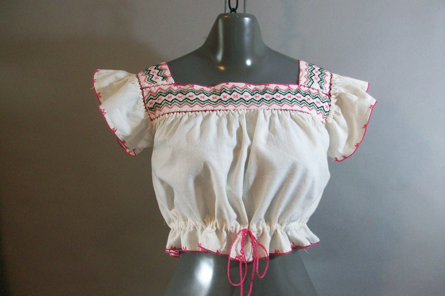 1960s Cotton Muslin // Womens BoHo // Peasant Blouse // Crop Top // Embroidery // Draw String...med