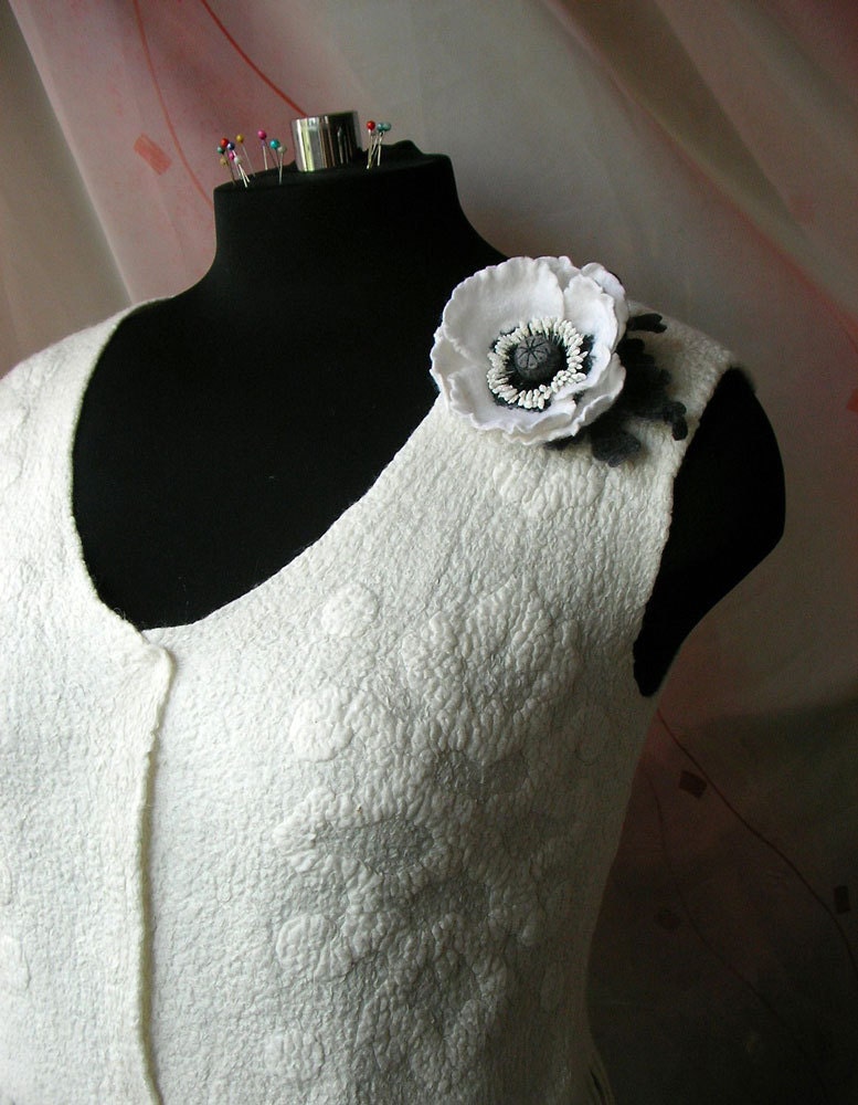 Felt flower brooch White Poppy