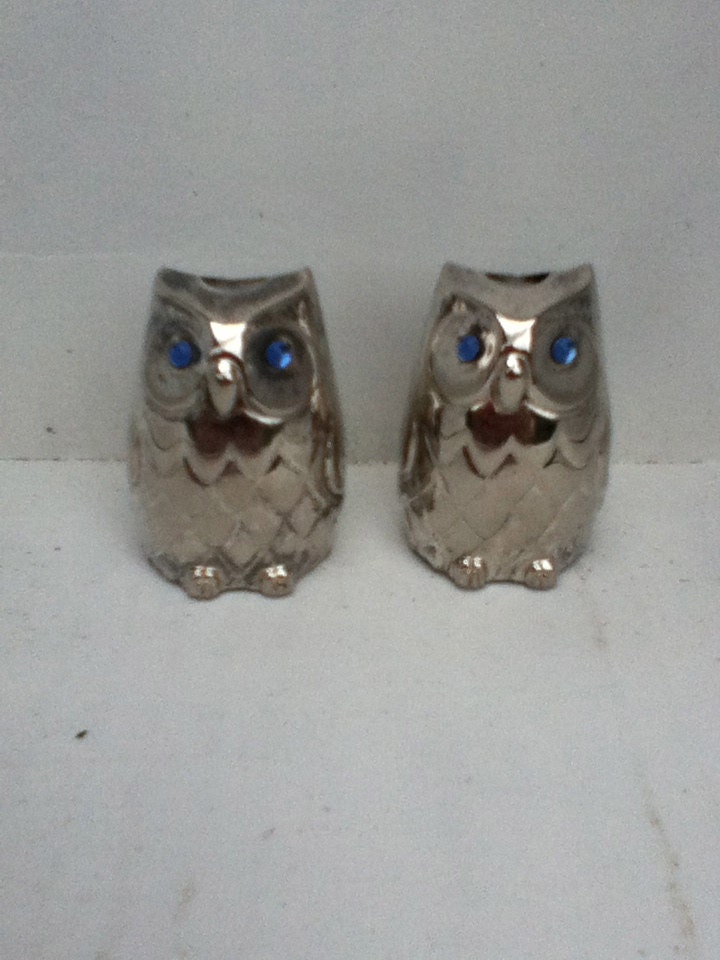 silver plate owl salt and pepper shaker vintage small blue eyes made in hong kong
