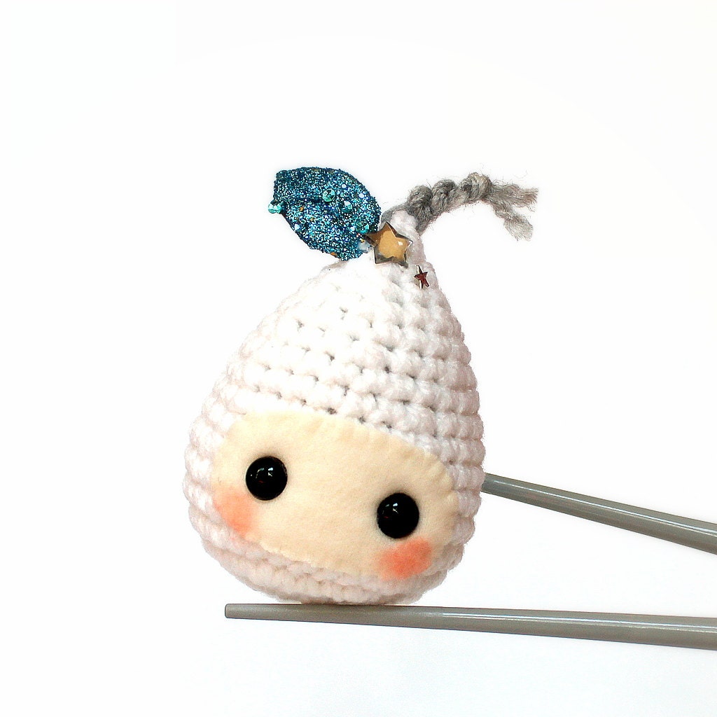 Amigurumi Snow Pear Baby MochiQtie - Crochet Amigurumi mochi size mini toy doll