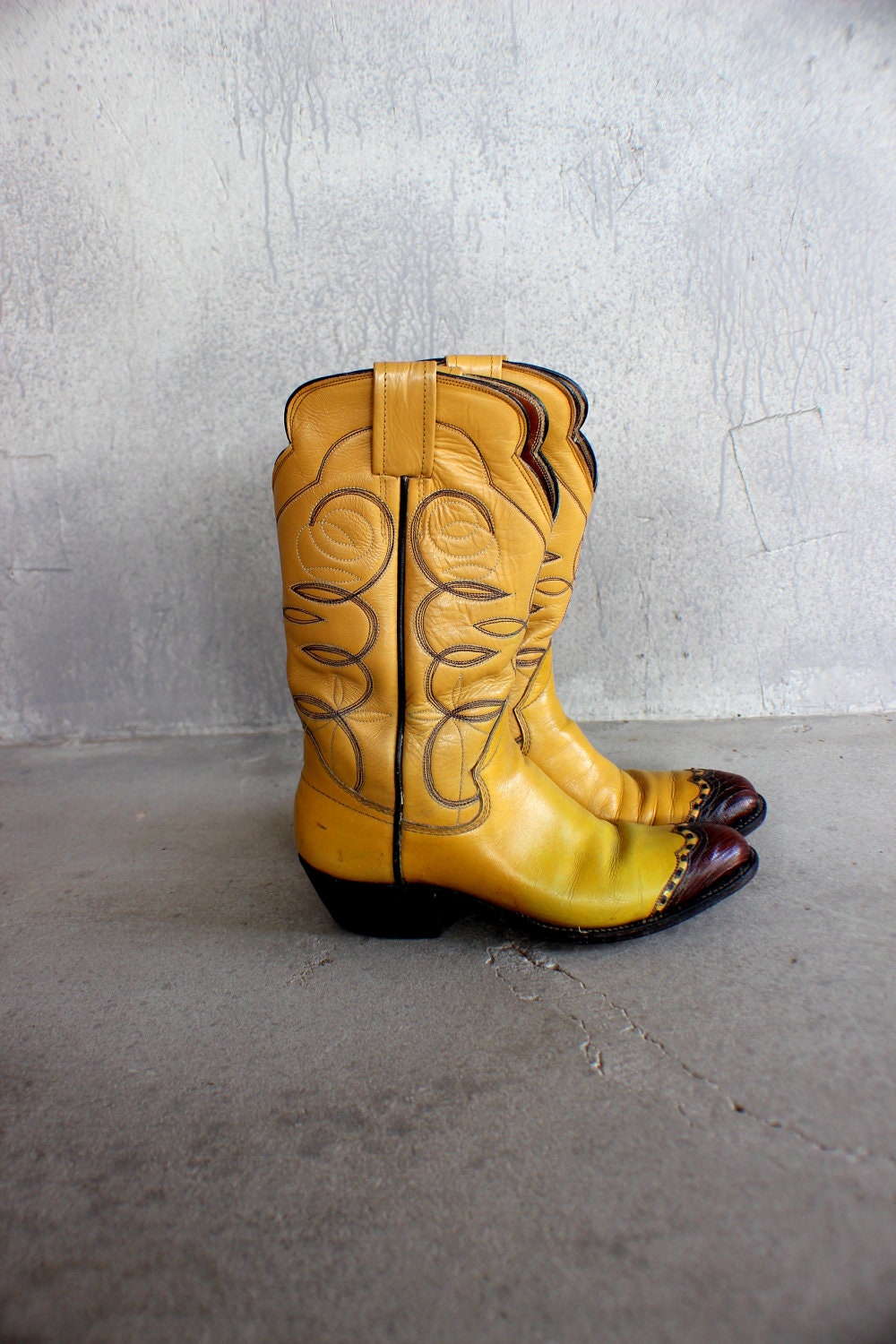 boots black and yellow