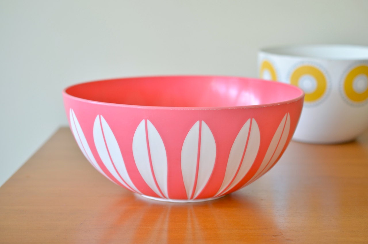 Large 1960s Deka Pink Plastic Lotus Salad Bowl like Cathrineholm: Number 604, Made in New Jersey