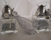 Shaker Photo Holder / Name Card Holder Set of 2 - Picture Holder - Salt Shaker - Vintage Chic - Flea Market Chic - Home Decor - Gift - SET A