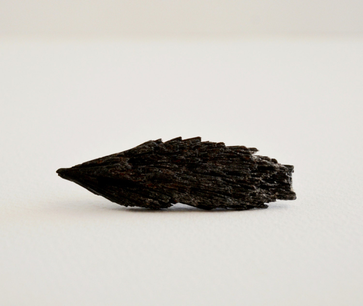 1 black kyanite specimen suitable for wire wrapping