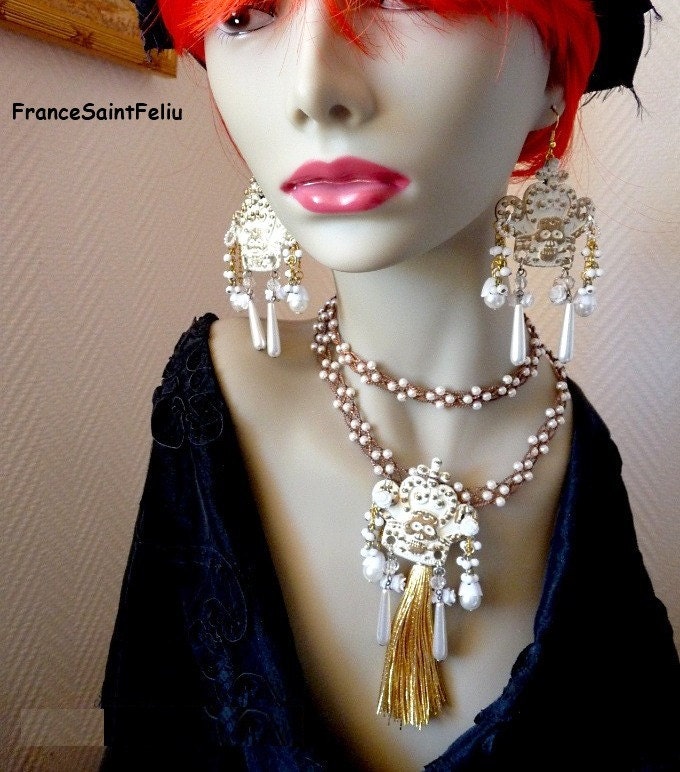 Shabby Chic Gothic Death SKULL White NECKLACE & EARRINGS Dia de los muertos memento mori day of the dead carnival costume jewelry parure