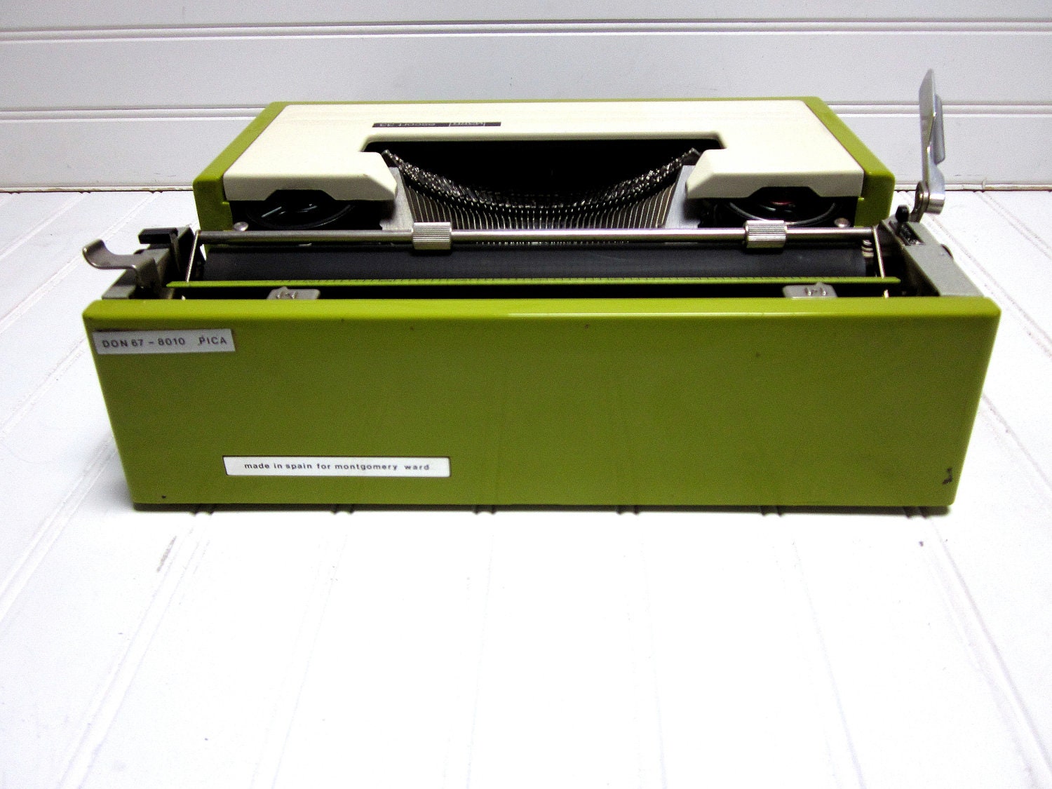 Vintage Typewriter Lime Green Olivetti Underwood 315 Ward Escort 33 Manual Typewriter