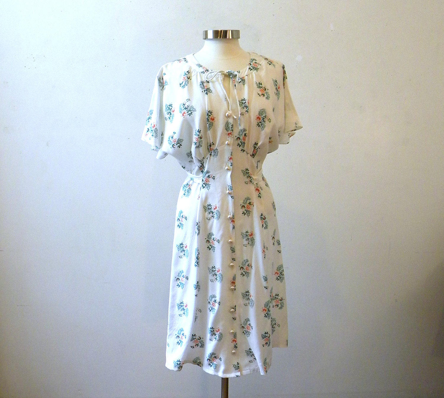 Beautiful 80s Floral Dress / Flattering White Orange Green Tie Back M