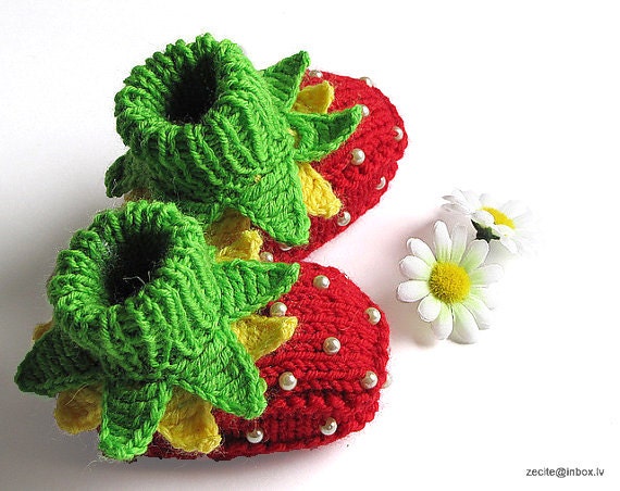Knitted Baby booties "Strawberry Fairy", hand knit baby girls shoes ,strawberry baby booties /0-3M