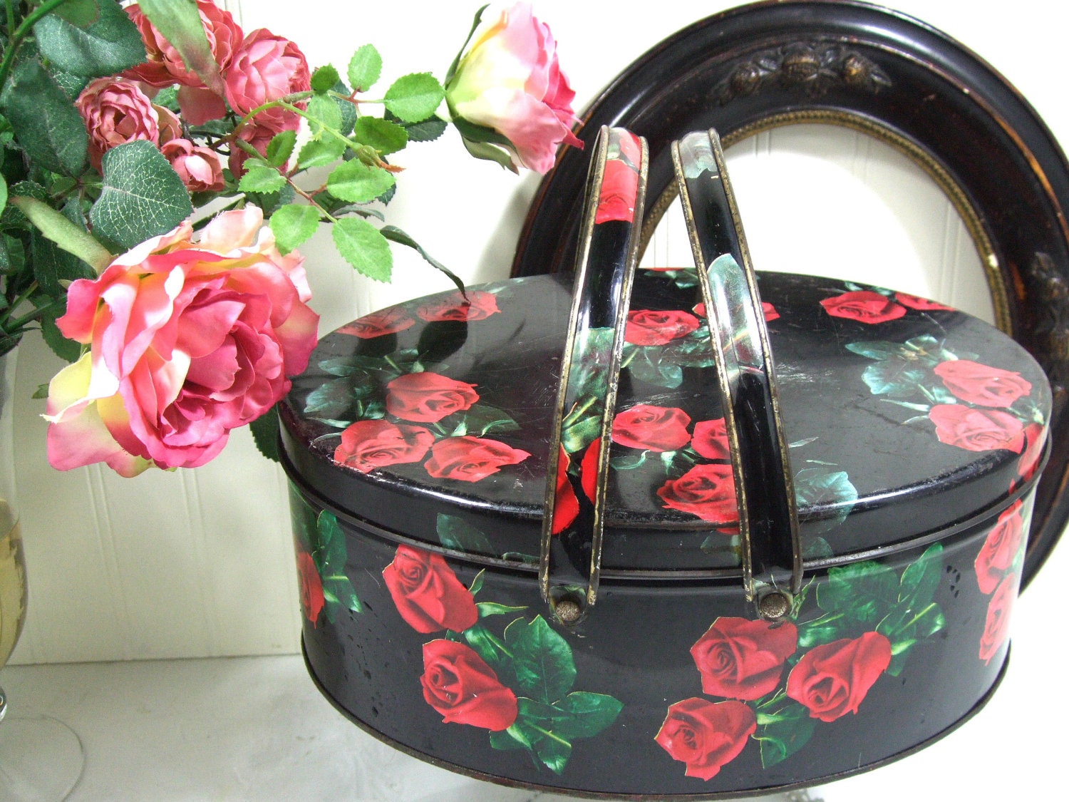Biscuit Tin Very Vintage