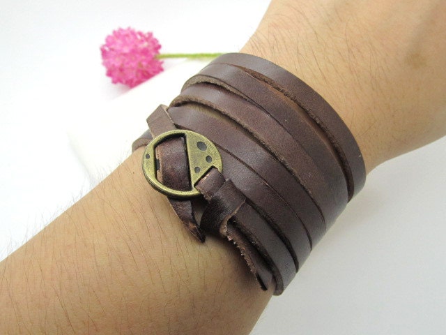 Brown fashion and simple leather bracelet, elegant leather bracelet  Leather Bangle  LL613