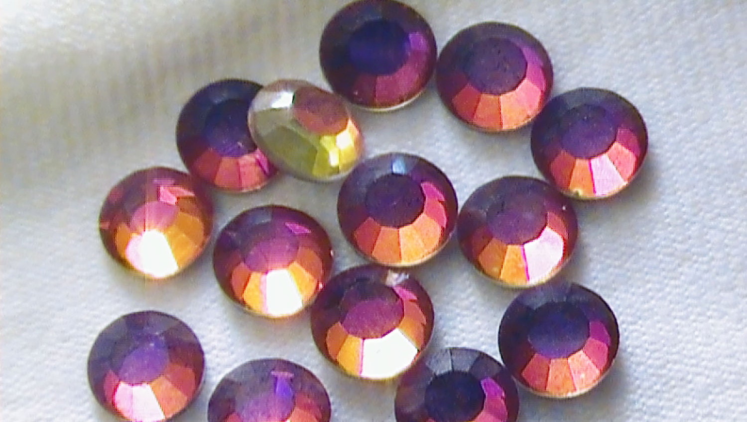 Volcano 2028 Swarovski Elements Rhinestones 20ss Hot  Fix  10 pieces