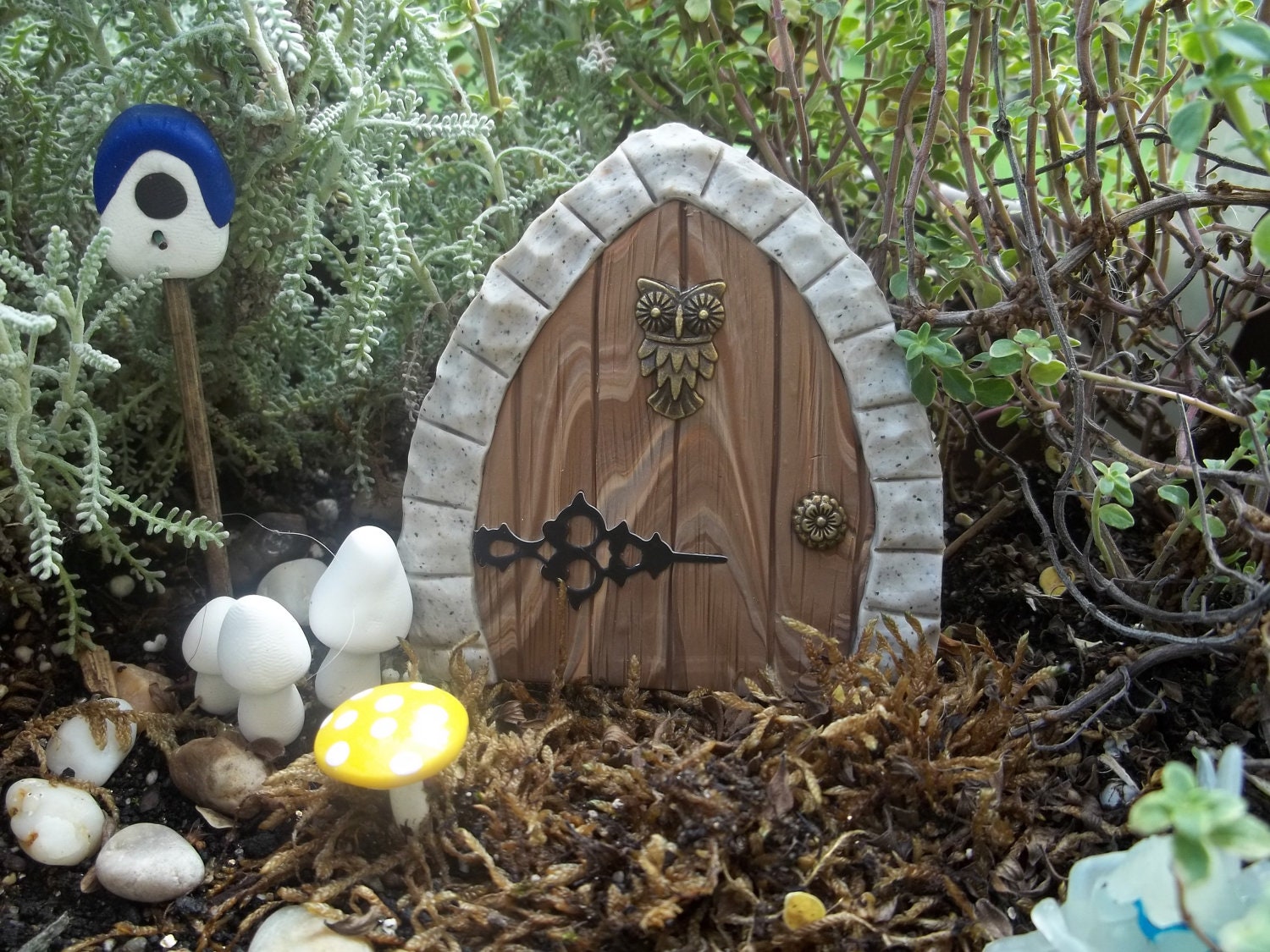 Free Shipping Miniature Fairy Door faux wood and granite frame with singer decor, has wire stem for secure placement
