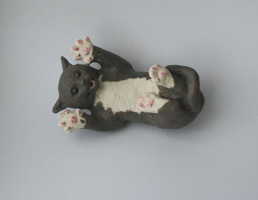 Surprised Kitty "Co-meme-orative" miniature in glazed porcelain, Celebrity Animal II
